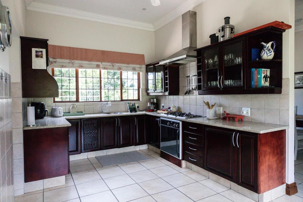 Porterfield Guest House, Champagne Valley Екстериор снимка